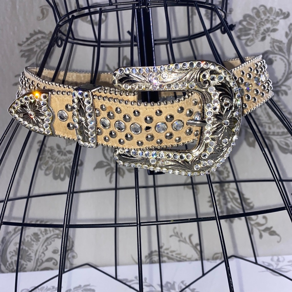 b.b. Simon‎ Vintage Belt Crystal
Swarovski Size Small 28"